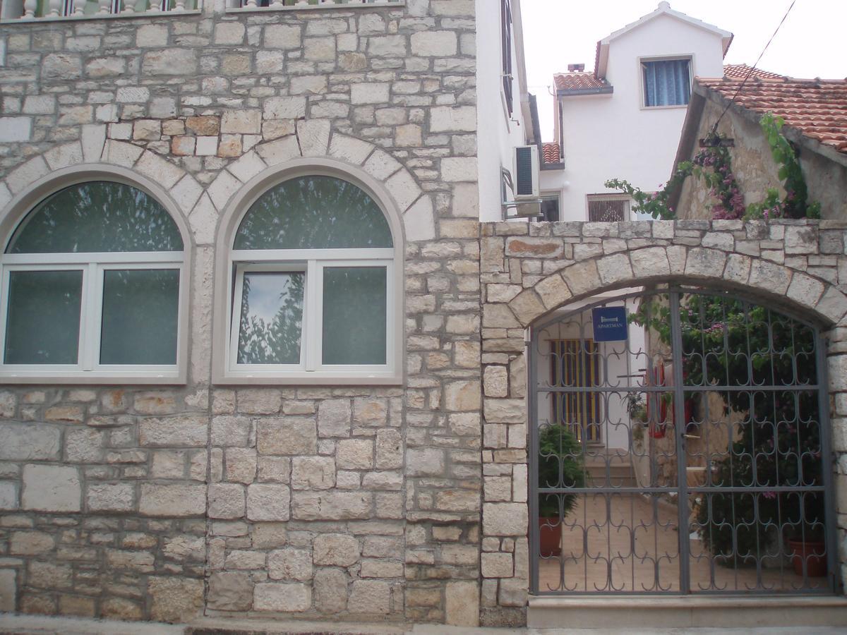 Old Town Center Apartments Supetar Exterior photo